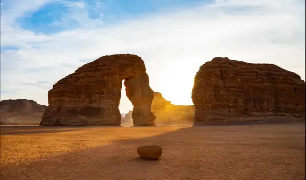 VIAJE VIAJE ARABIA SAUDITA ALULA RIAD TVG 5678